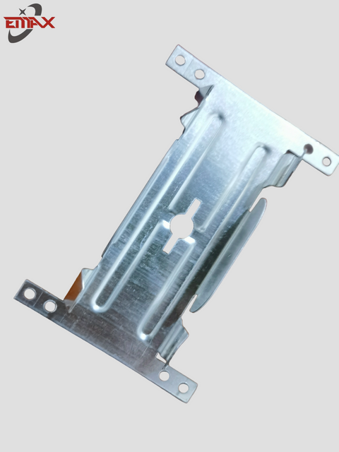 Симметричный кронштейн из оцинкованной стали с отверстиями для сборки каркаса из гипсокартона